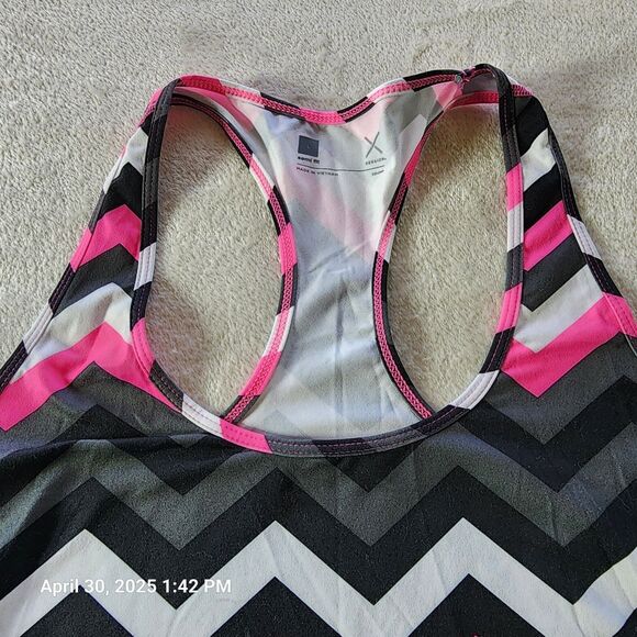 Xersion Chevron Print Women's Sz Large Pink Black White Racer Back Top Semi Fit - Picture 3 of 9